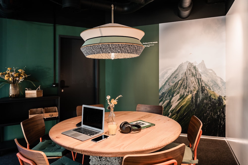 Capsule Hotel - Alpine Garden Zurich Airport 29/37