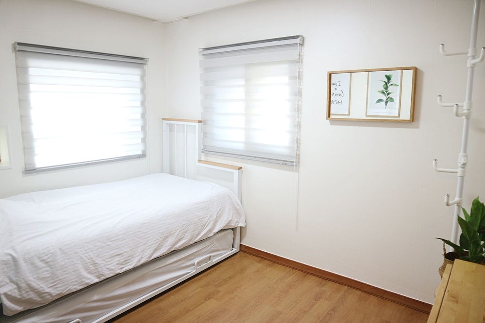 Room, Twin Beds, 24 guesthouse Seoul Station 3/4