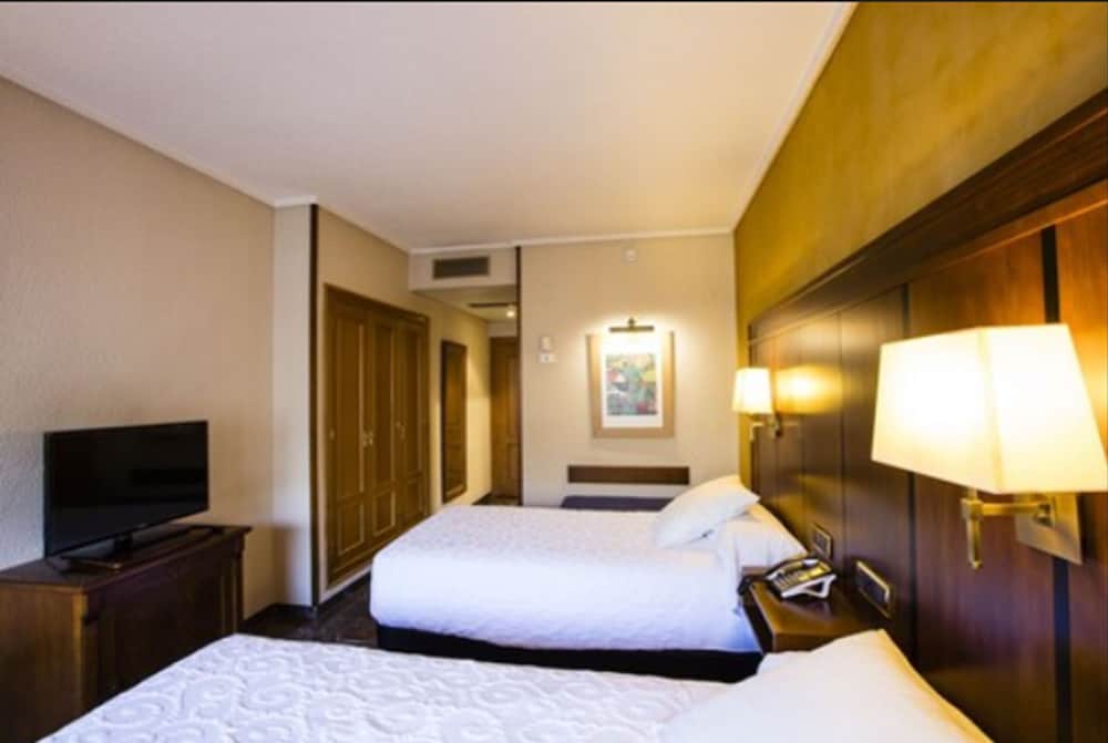 Hotel Condestable Iranzo 18/89