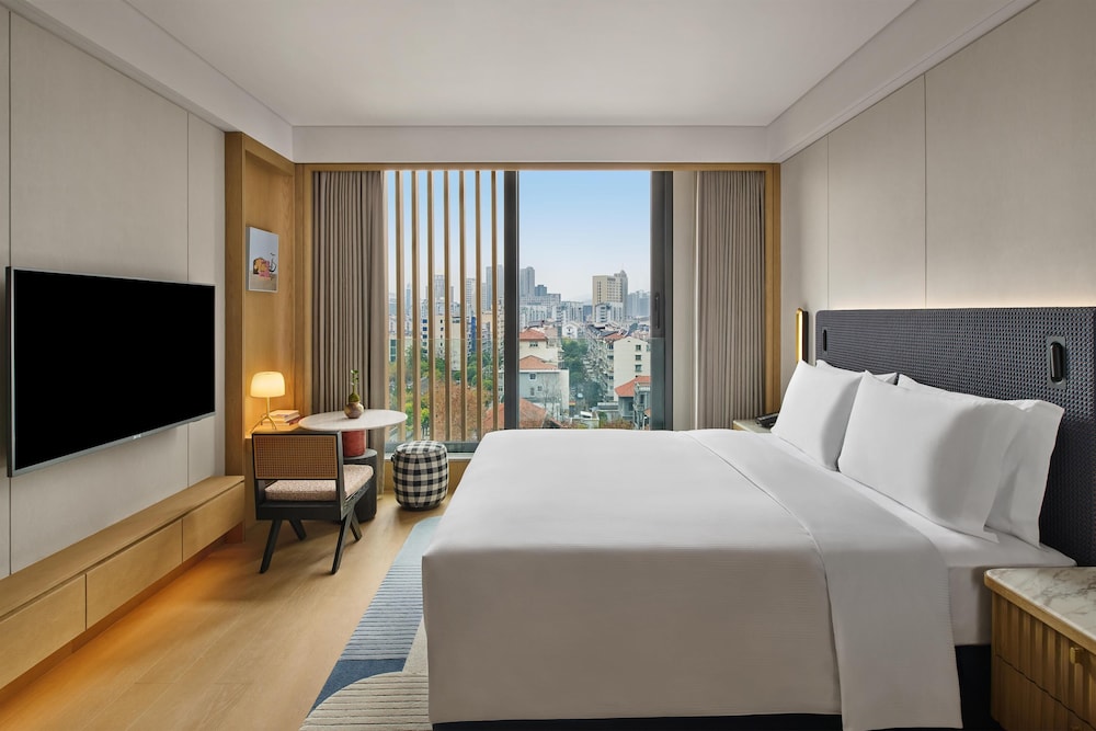 Xi Zhe Wuxi, Curio Collection by Hilton 7/36