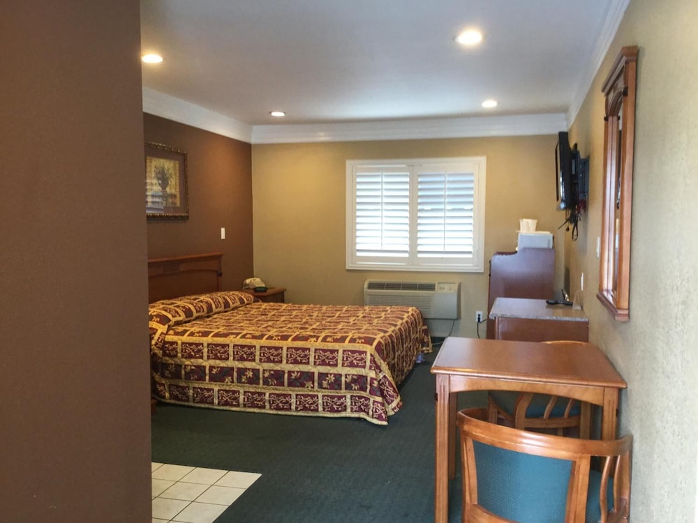 Beverly Inn 24/64