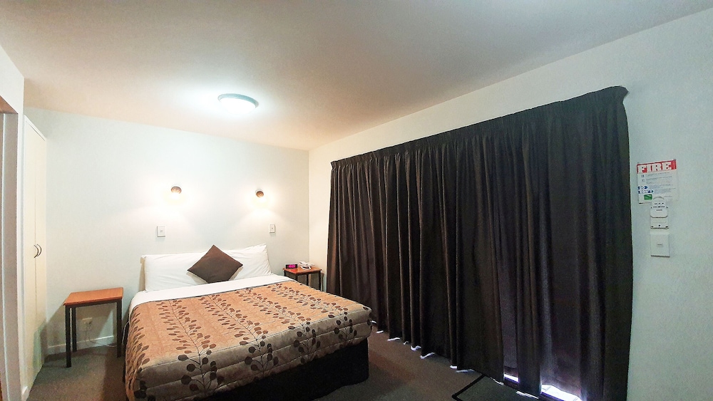 Airways Motel 13/31