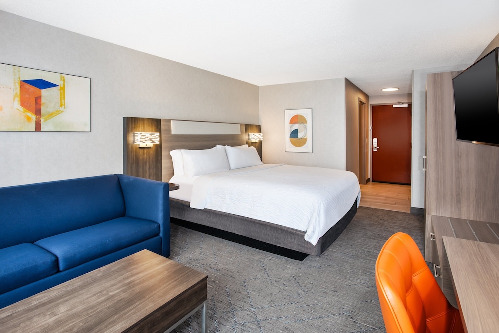 Holiday Inn Express & Suites Belleville (Airport Area) 11/50