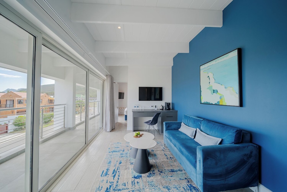 One Marine Drive Boutique Hotel 55/73