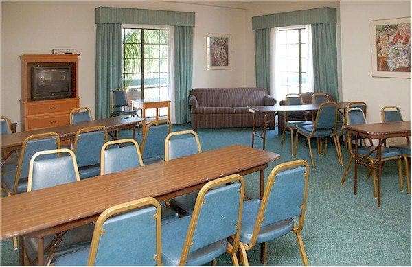 La Quinta Inn by Wyndham Tampa Bay Pinellas Park Clearwater 45/56