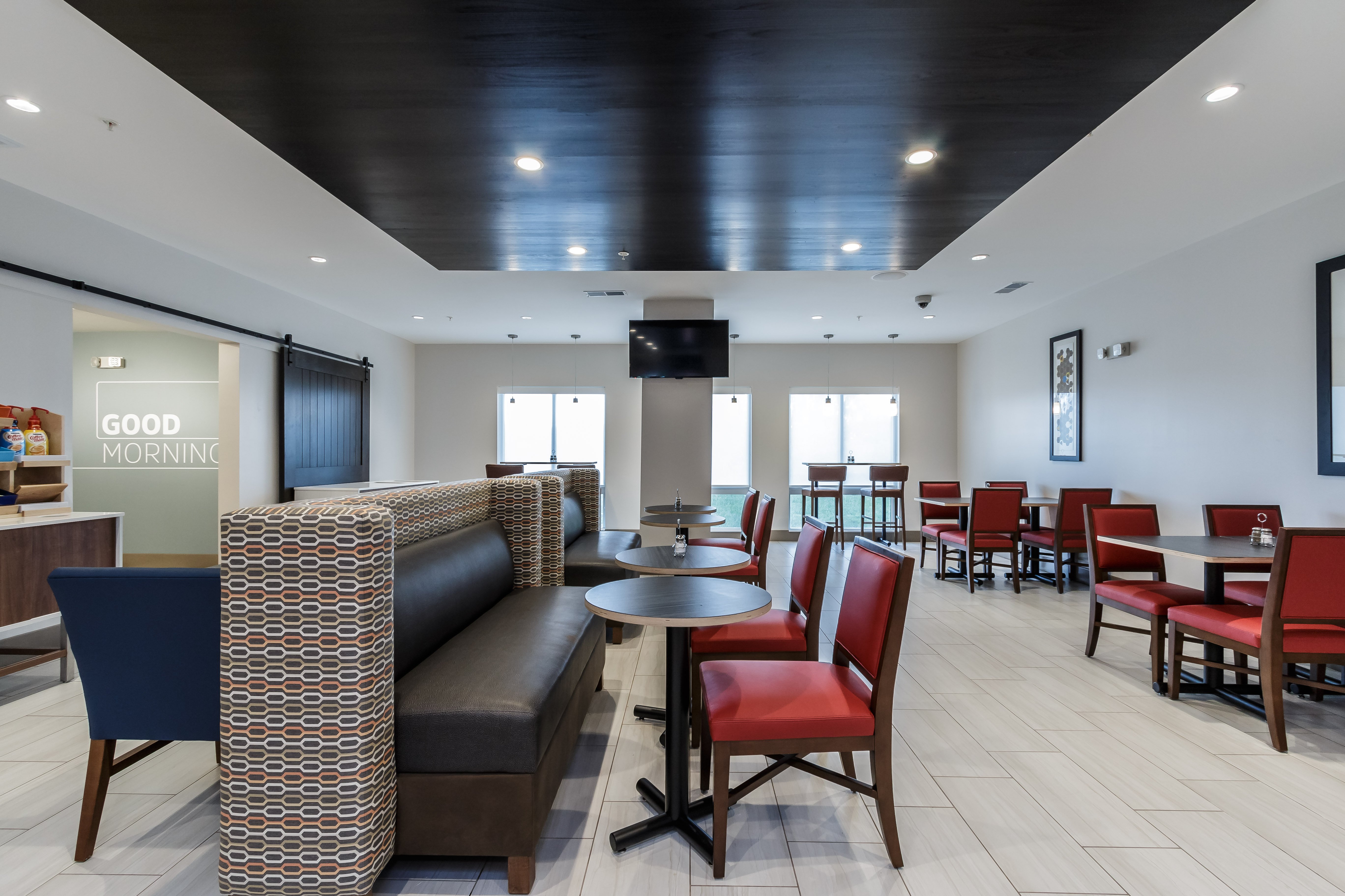 Holiday Inn Express and Suites South Bend South 50/64