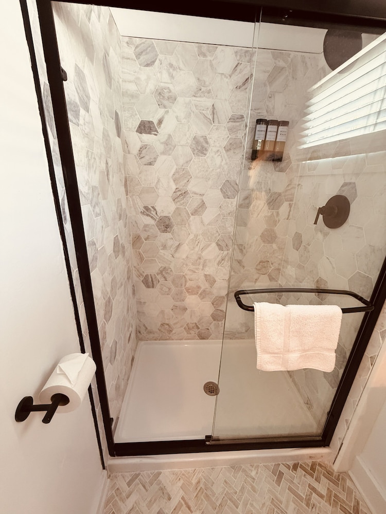 Heron House Court - Adult Only 34/65