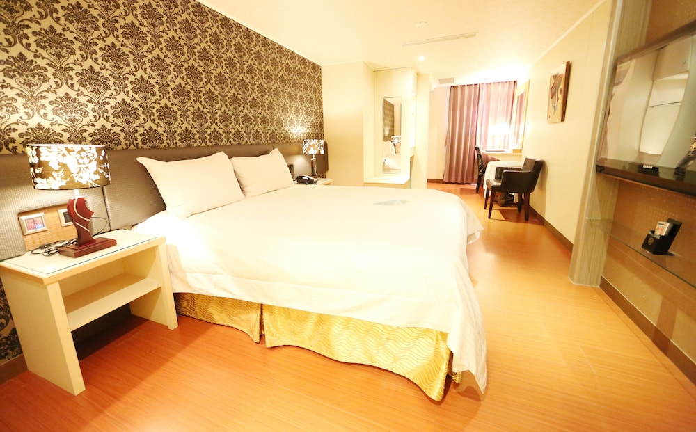 Grand Earl Hotel 16/48