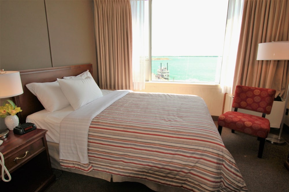 Confederation Place Hotel 24/68