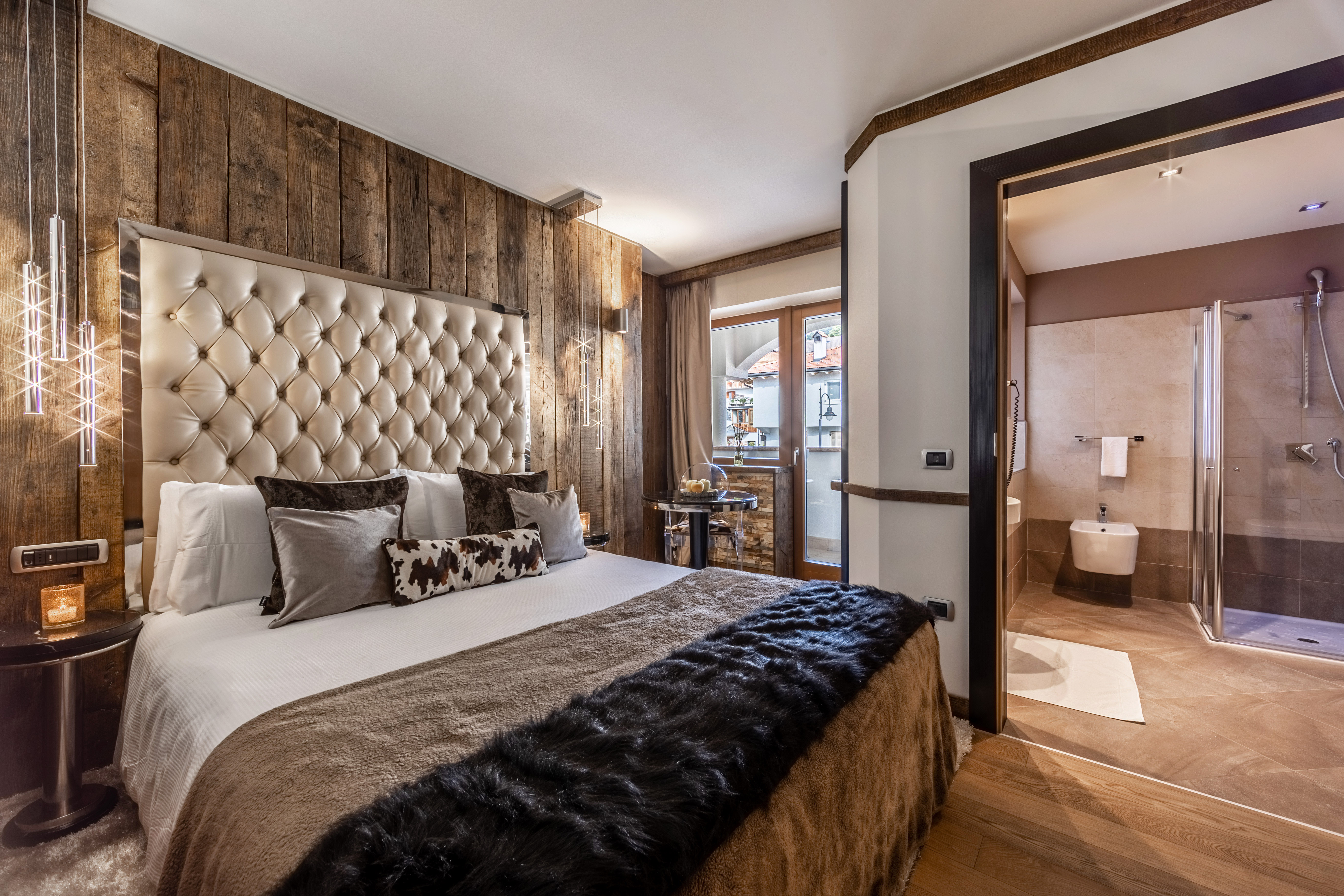 Petite, Double Bed