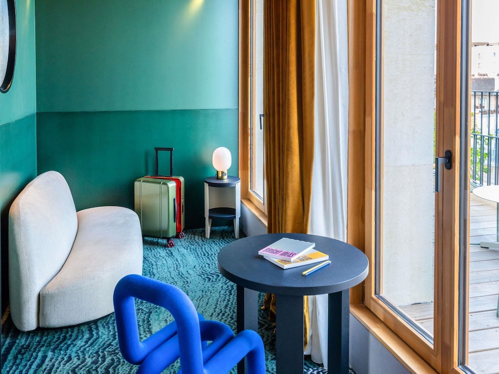 TRIBE Paris Clichy 34/54