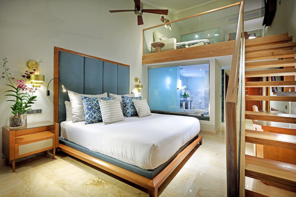 Loft, Suite, Single, 2 Queen Beds, Garden View, Sofa