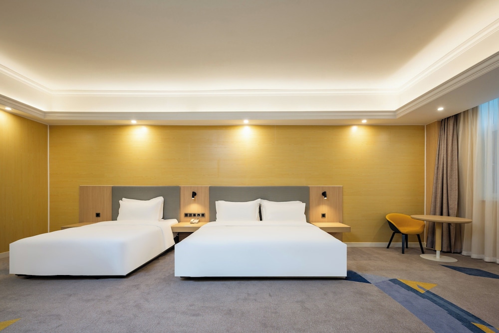Standard, 1 King and 1 Single Beds