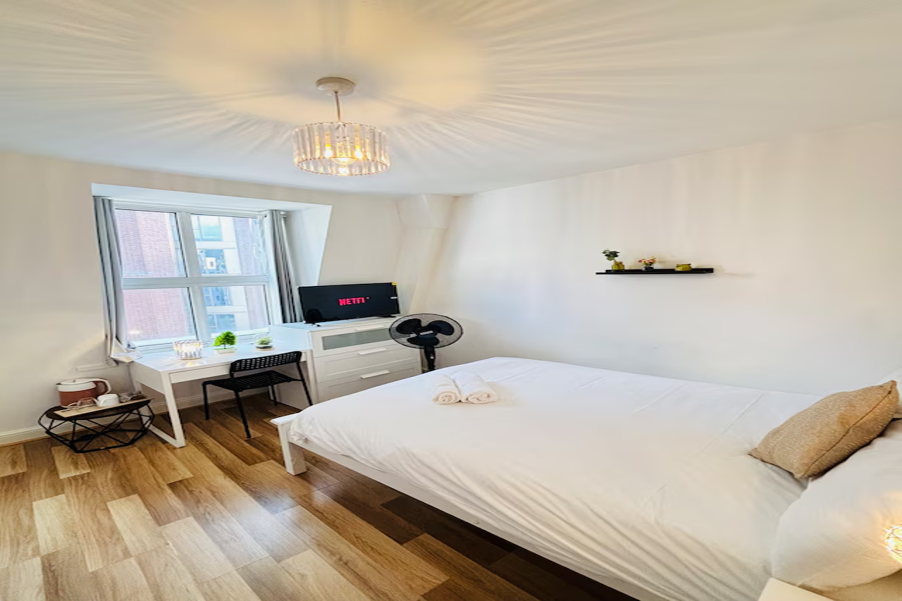 Room at Hotel Haven London, near Tower Bridge, LONDON