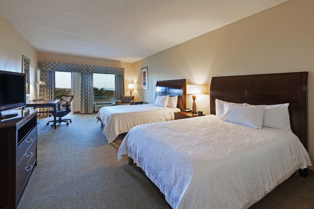 JUNIOR SUITE, 2 QUEEN BEDS, PARTIAL OCEAN VIEW