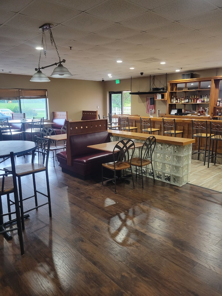 Quality Inn Grayville, IL 26/35