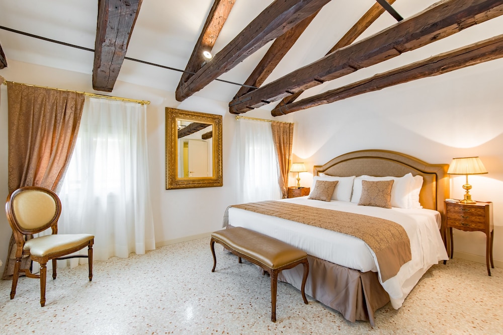 San Teodoro Palace 29/66