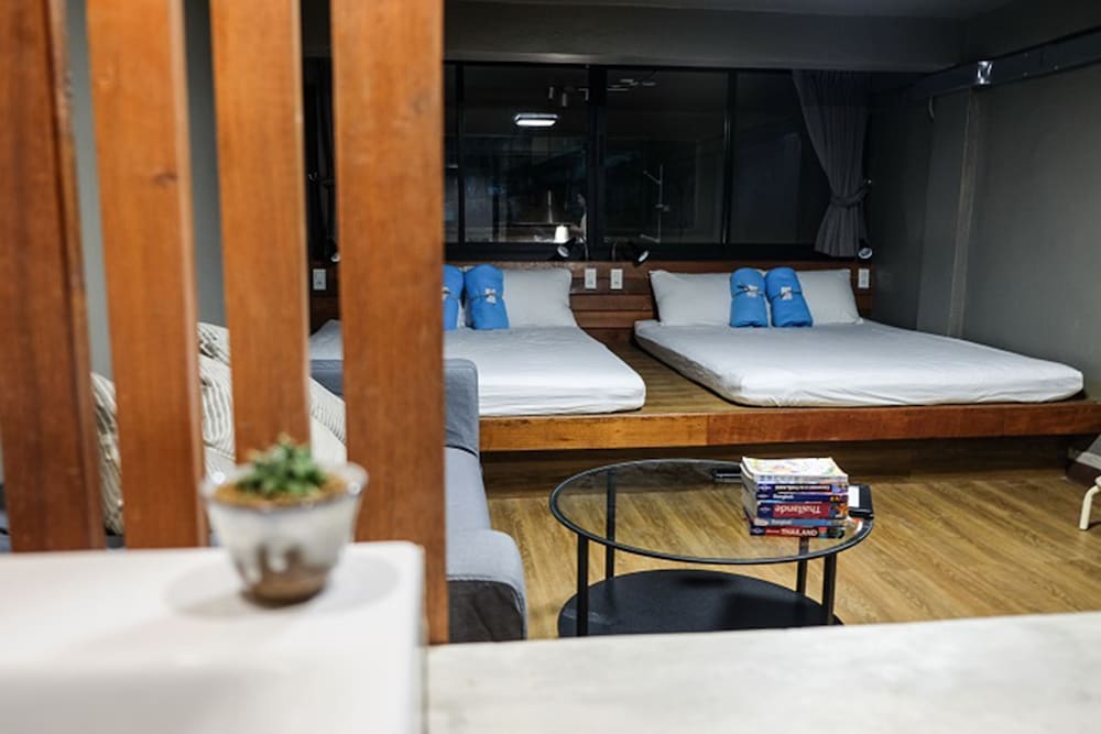 In A Box Hostel 7/65