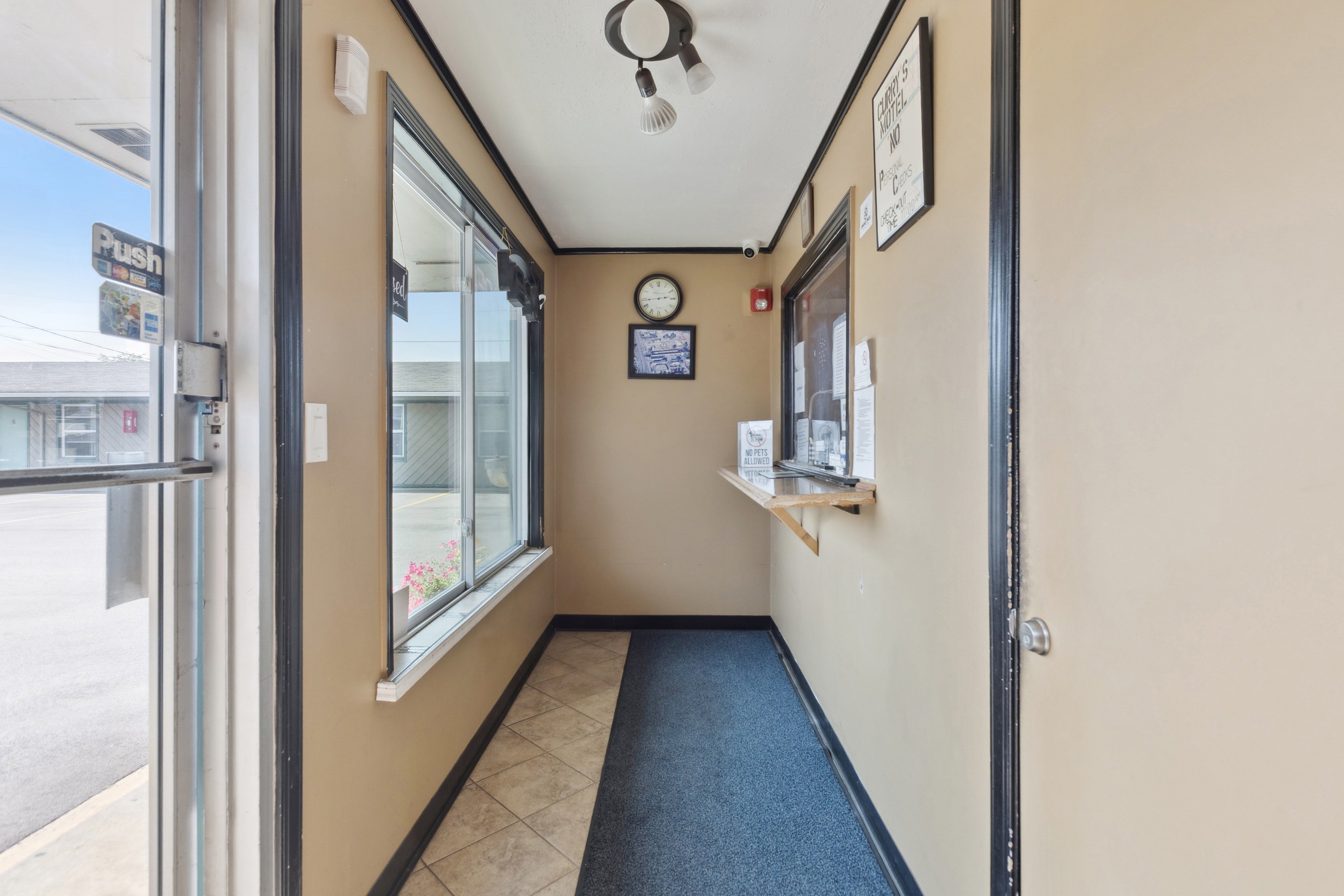 Currys Motel by OYO Saginaw MI 24/39