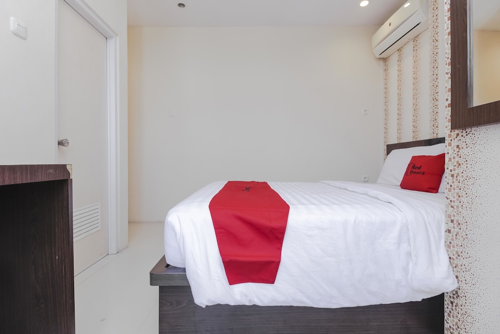 RedDoorz Plus @ Paal 2 Manado (RedDoorz - Elfah Hotel) 23/41