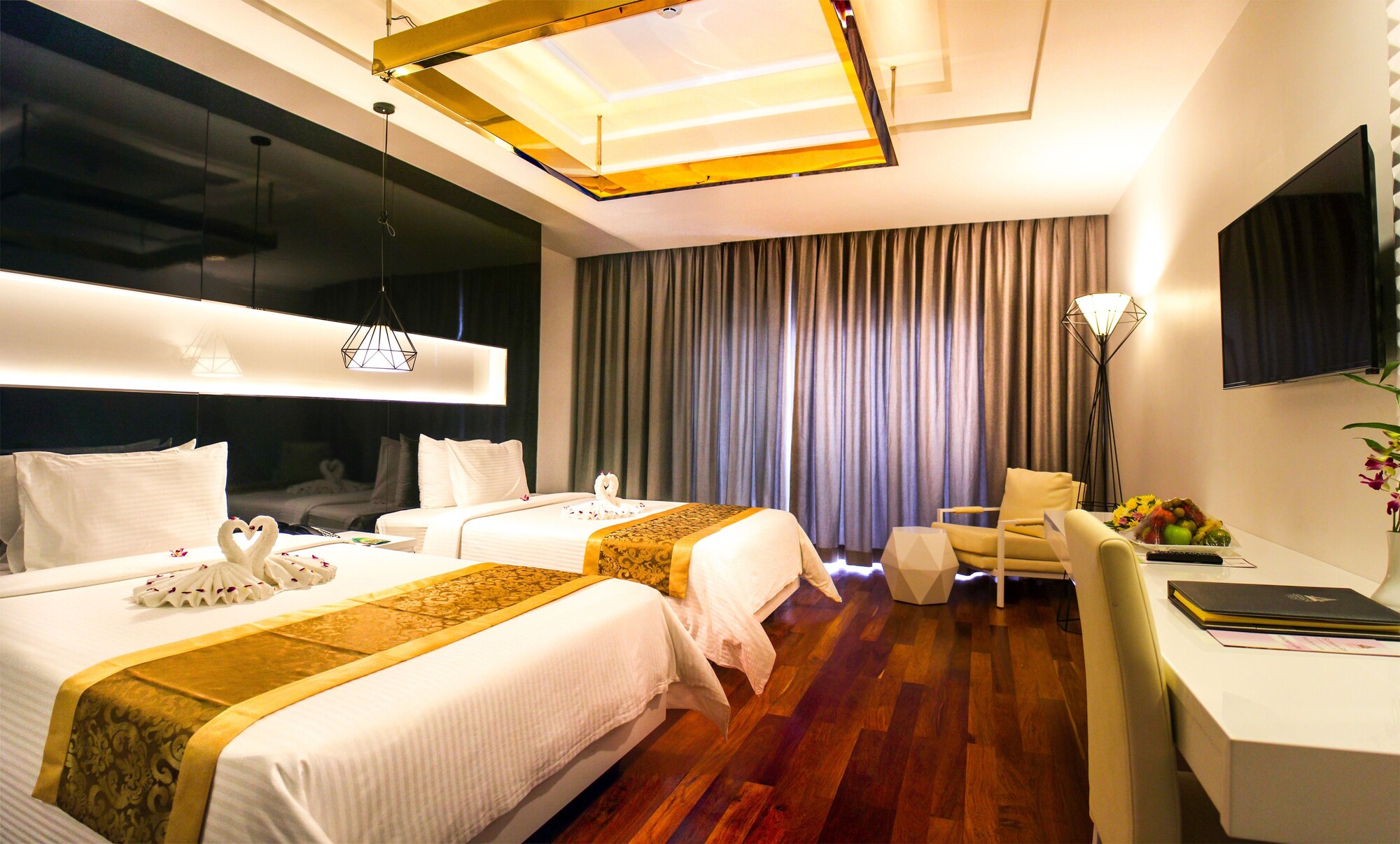 PREMIER, DELUXE, TWIN BEDS