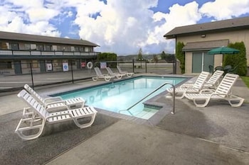 Poulsbo Inn Suites 3/25
