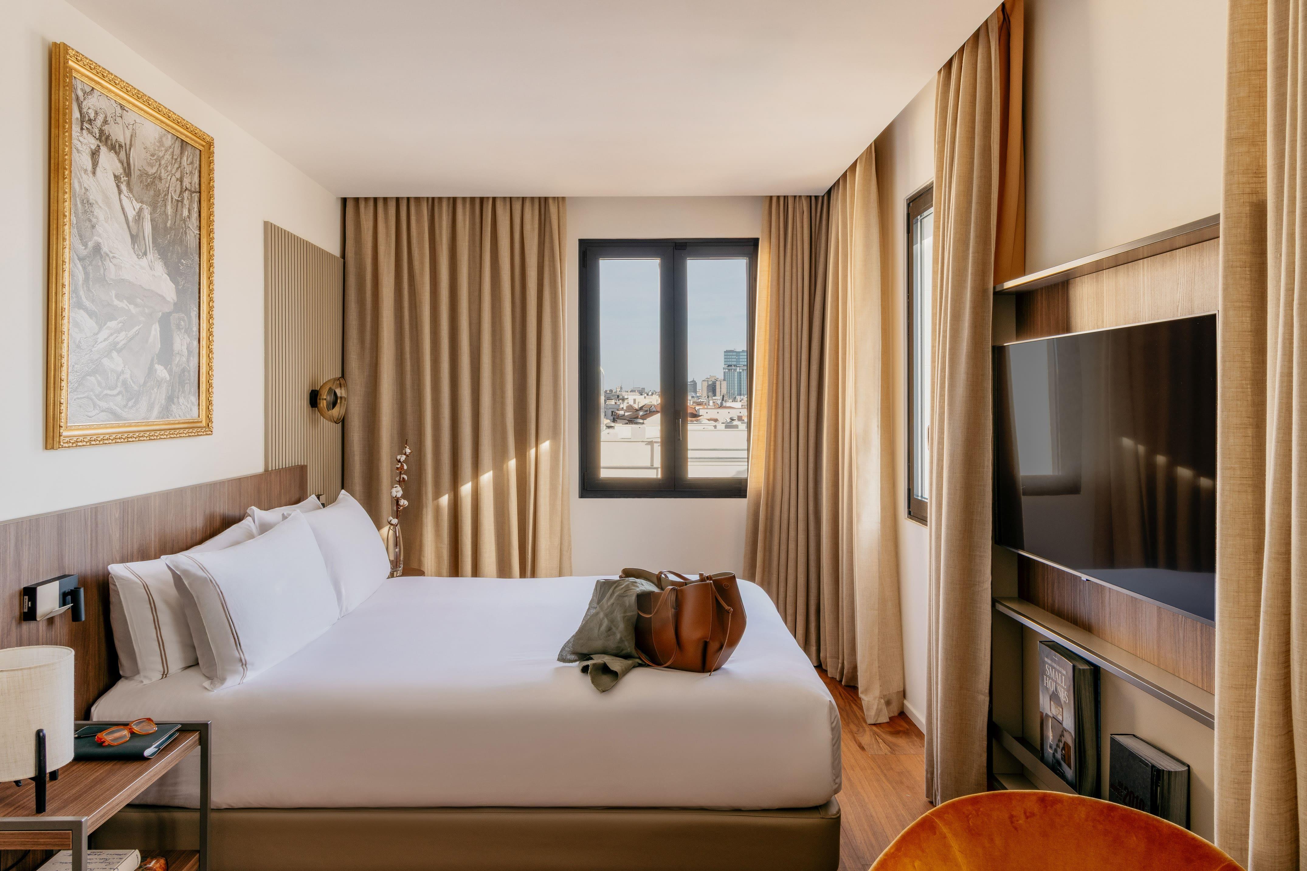 2 Bedrooms, Art, Suite, Terrace