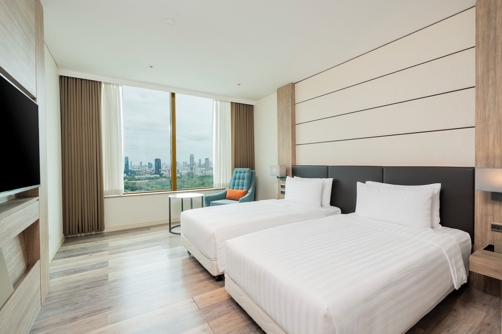 DELUXE, TWIN BEDS, CORNER