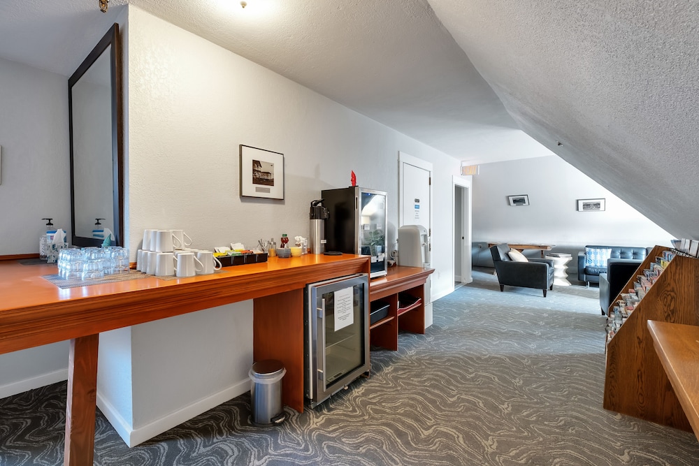 The College Inn 38/50