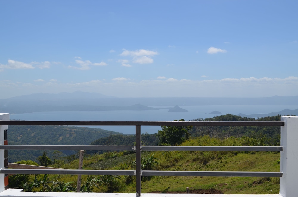 Cabins By Eco Hotel Tagaytay 61/67