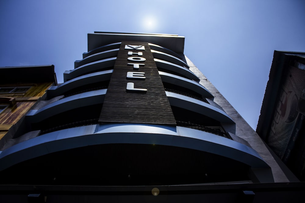 V Hotel 5/51