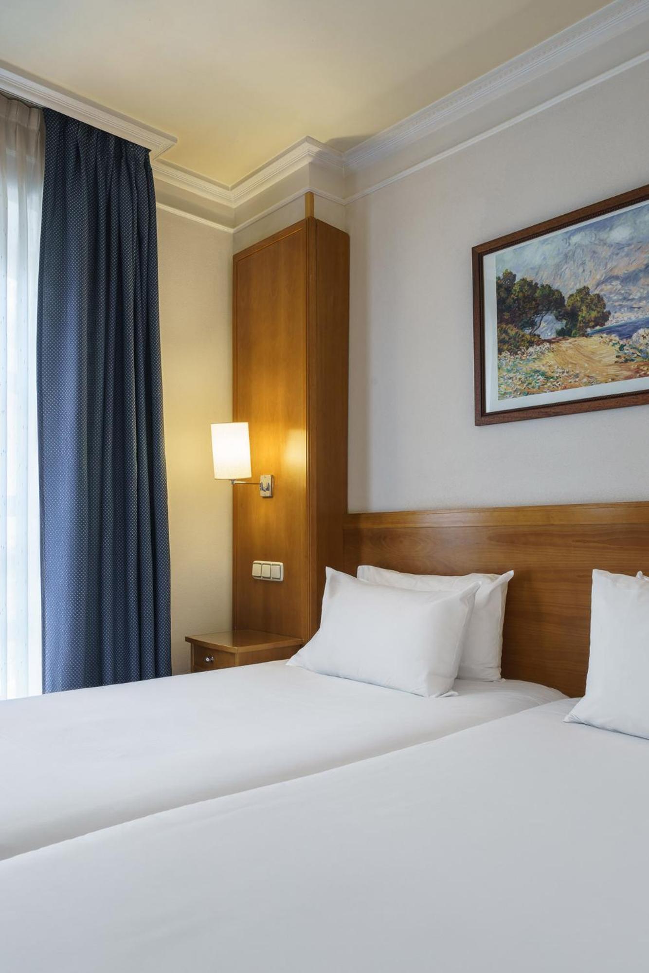 Room, Double or Twin Bed