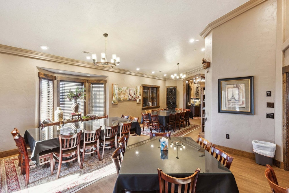Zion Cliff Lodge 33/50