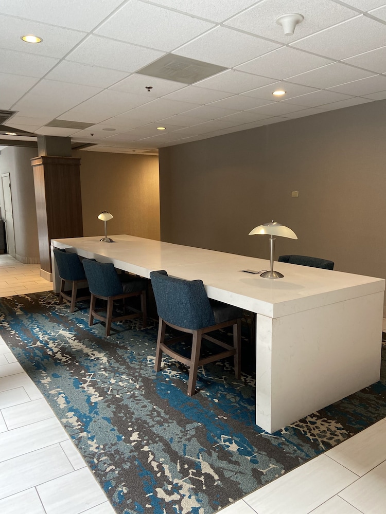 Embassy Suites by Hilton Chicago Schaumburg Woodfield 23/55