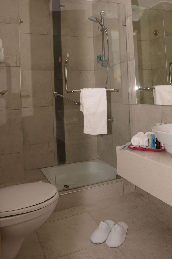 Crystal Suites 24/25