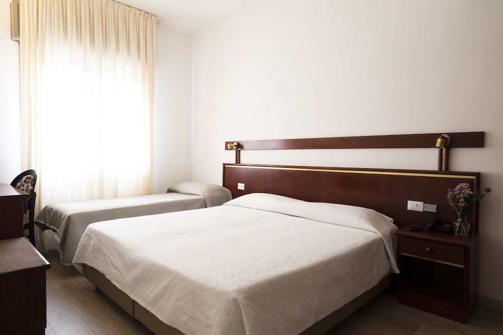 Vienna Hotel 17/53