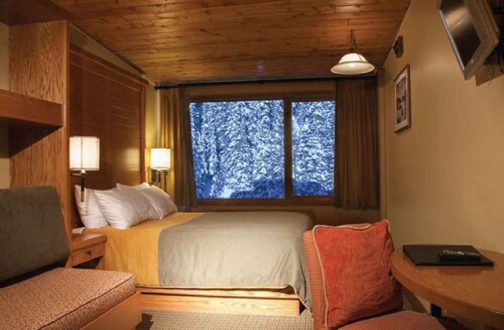 Sunshine Mountain Lodge - Superior Room 36/61