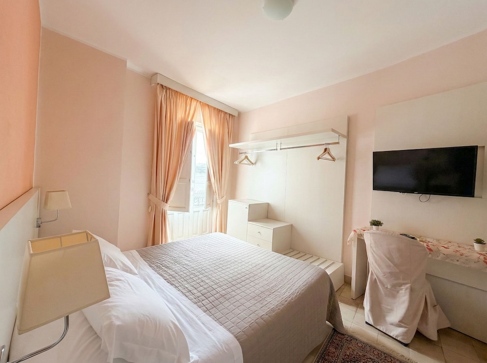 TOWER, COMFORT, DOUBLE OR TWIN BED