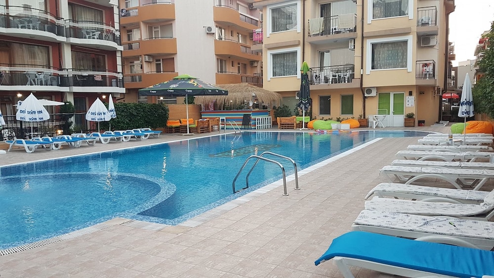 Salena Beach Hotel 6/50