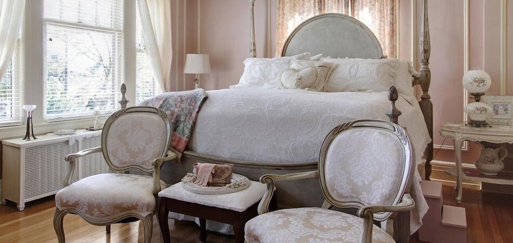 Mathis House, A Victorian Bed & Breakfast and Tea Room at 600 Main 13/50