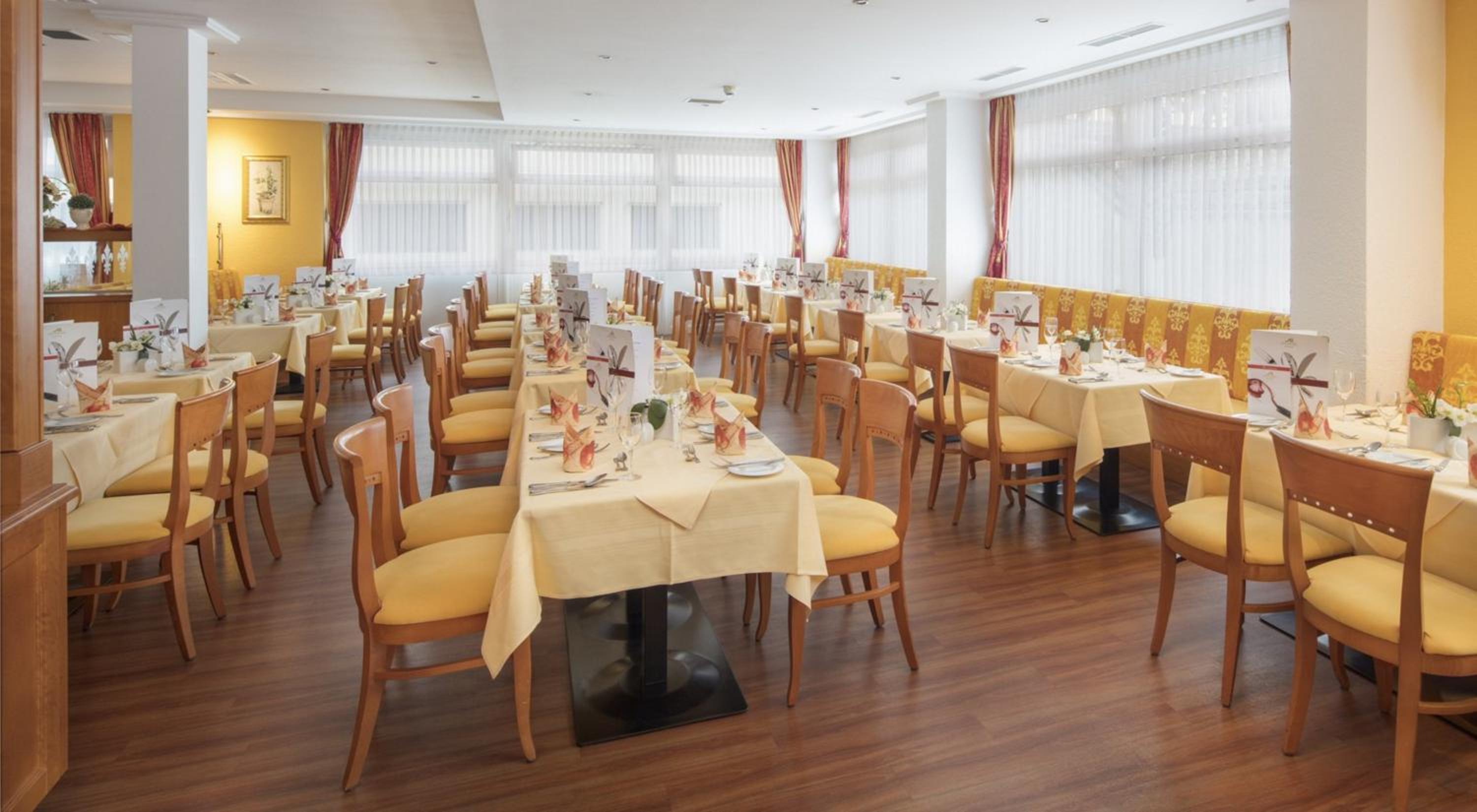 Hotel Schweizer Hof 37/50
