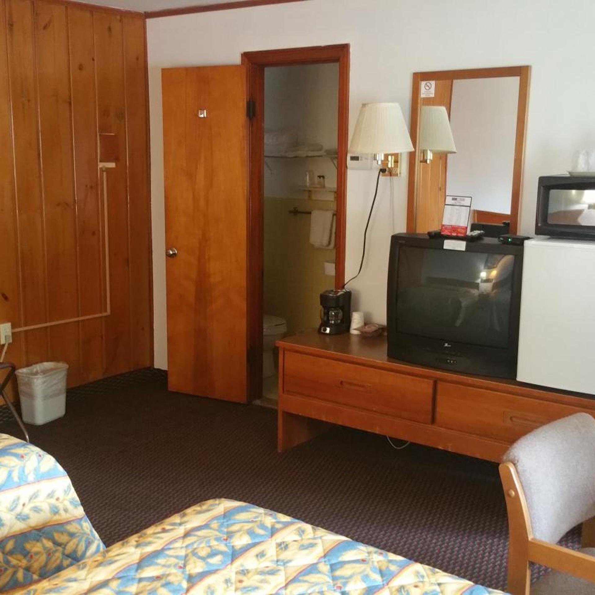 Sun 'n Snow Motel 10/50