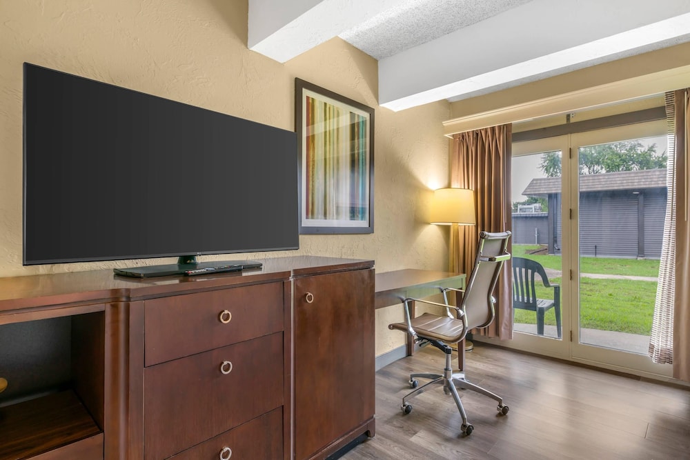 Fairway Inn and Suites Mishicot - Wi 38/50