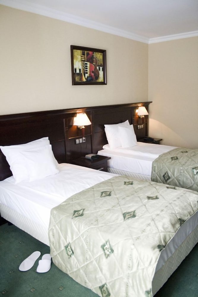 Hotel Rapsodia 11/46