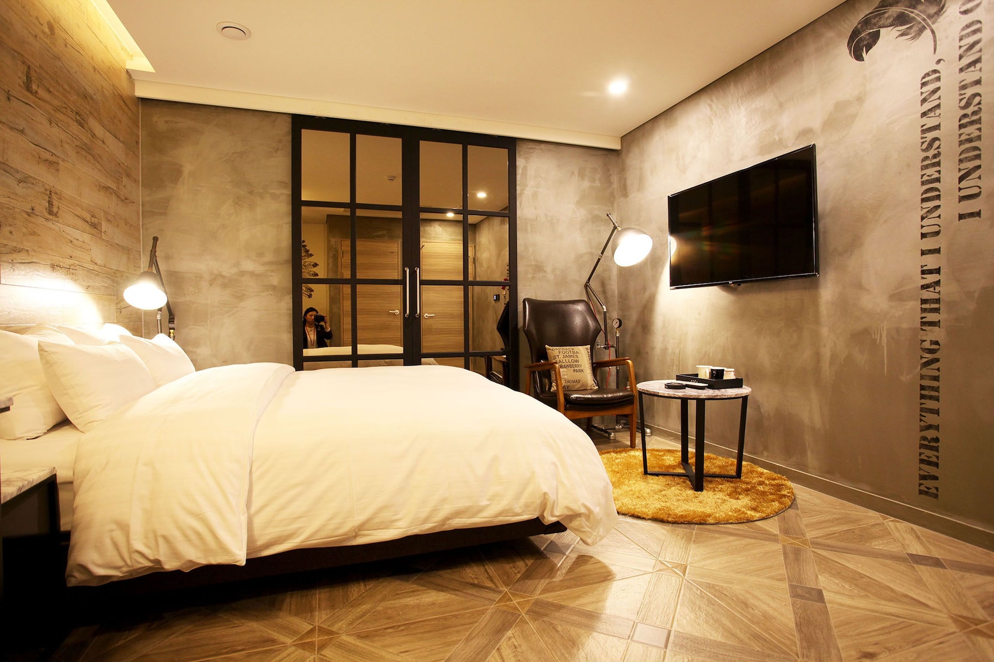 DELUXE, DOUBLE BED