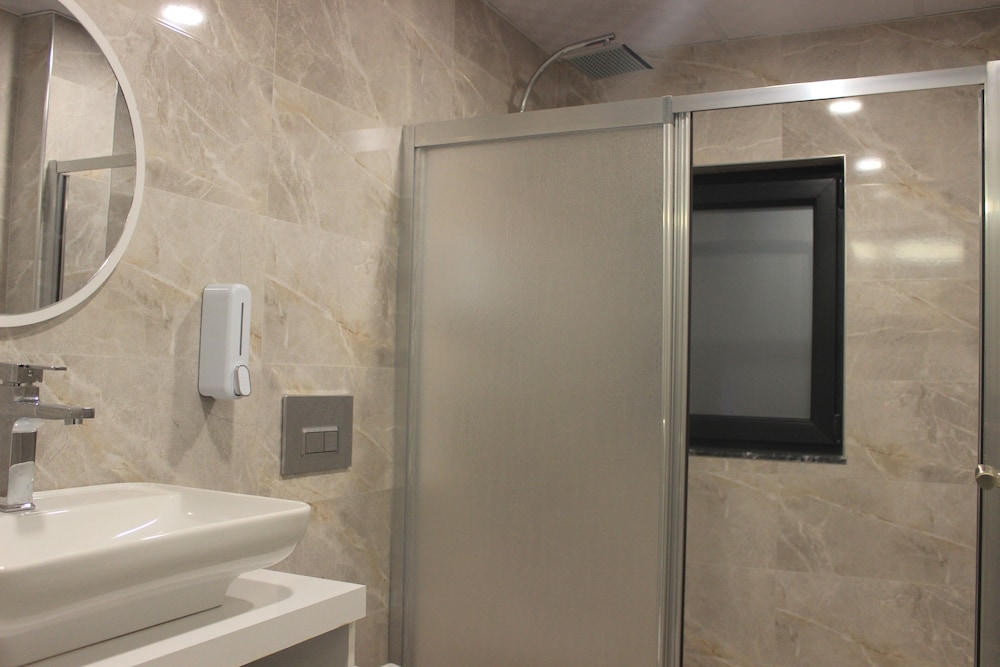 Retro Star Suites 38/38