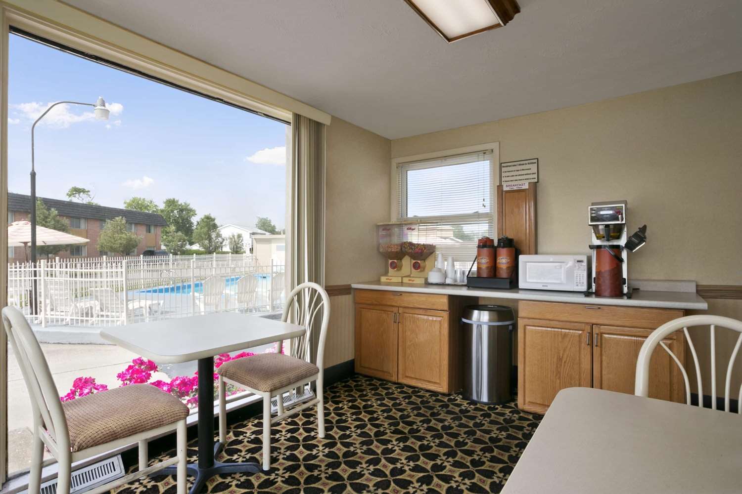 Sandusky Inn 13/15