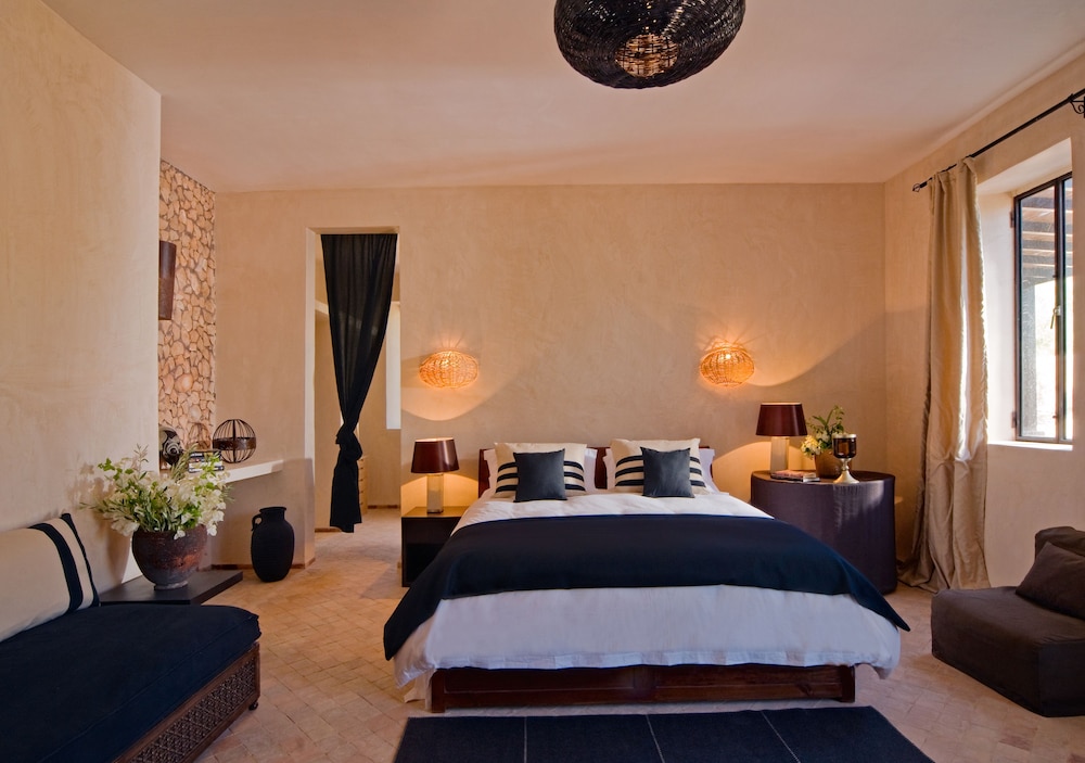 The Capaldi Hotel 8/50