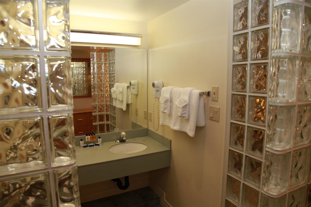 Best Western Plus Barclay Hotel 30/33