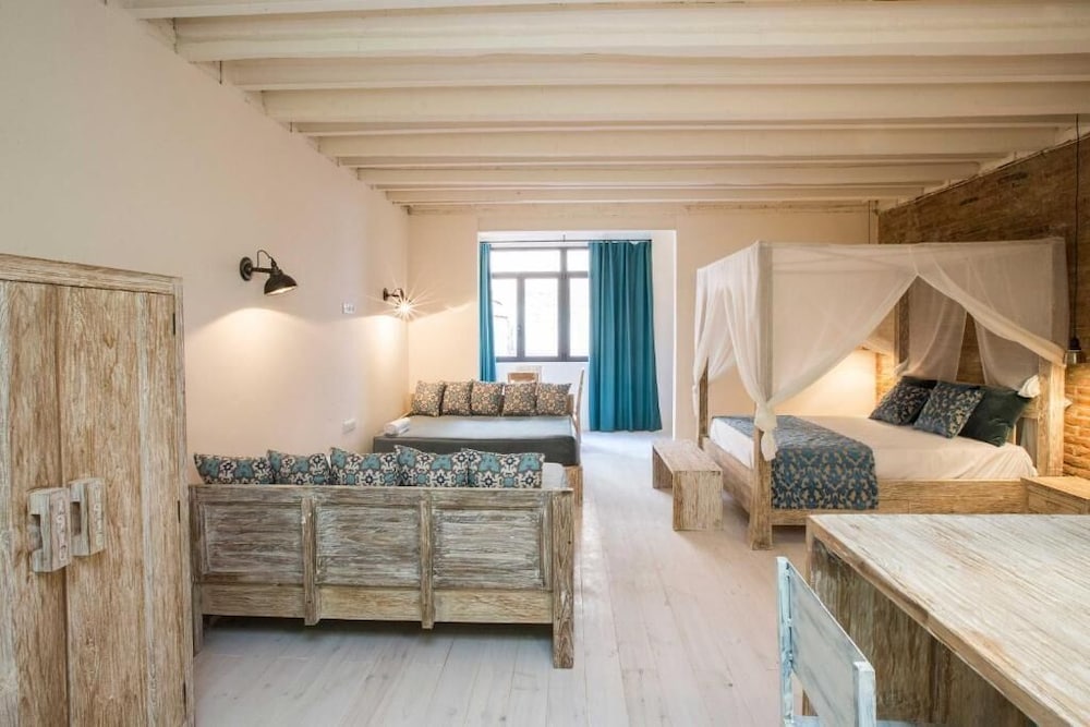 La Bodega Suites 26/38